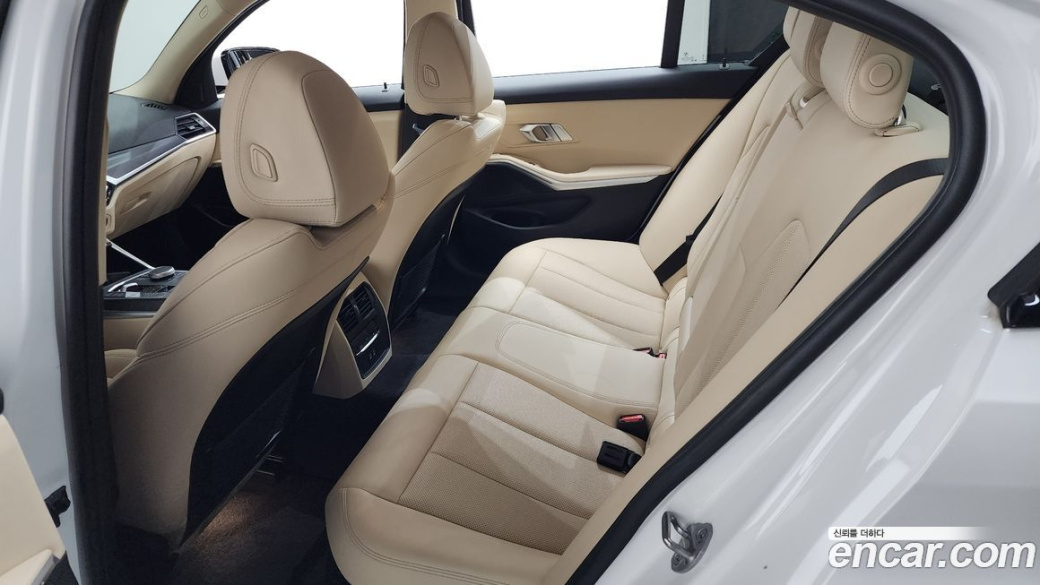 BMW 3-Series 320i, 2023