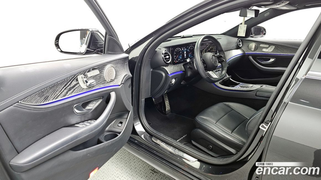 Mercedes-Benz E-Class E350 4MATIC AMG Line, 2021