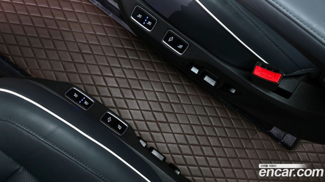 Hyundai Staria 4WD Lounge 7-Seater, 2023