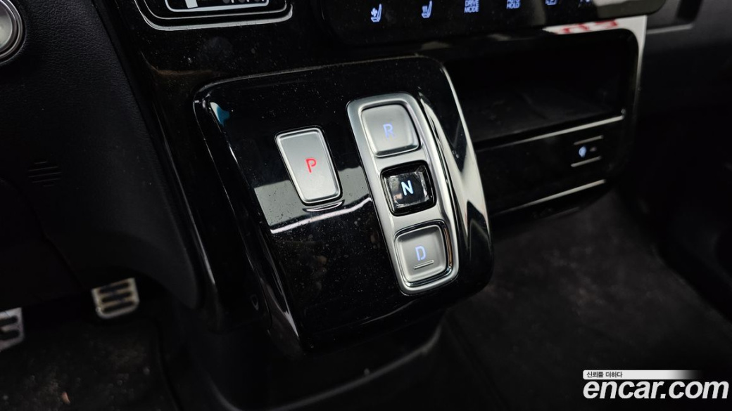 Hyundai Staria 4WD Lounge 9-Seater, 2025