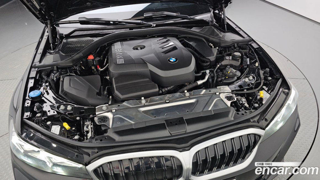 BMW 3-Series 320i, 2025