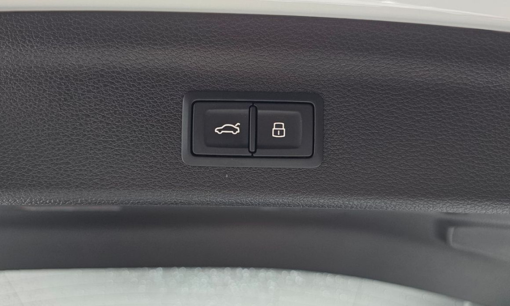 Audi Q3 35 TDI Premium, 2025