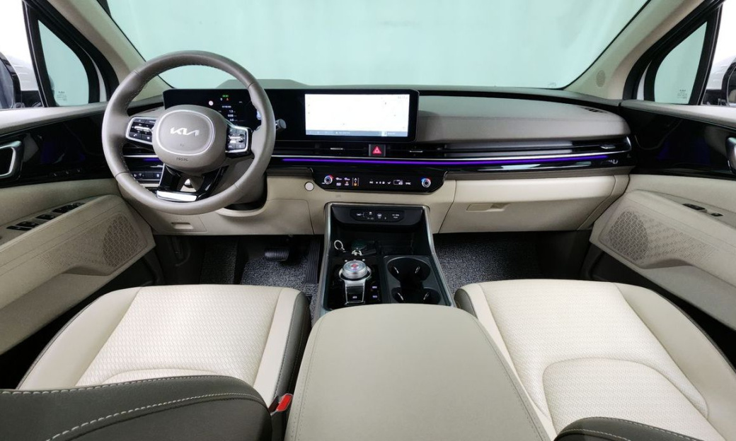 Kia Carnival 9-Seater Signature, 2025