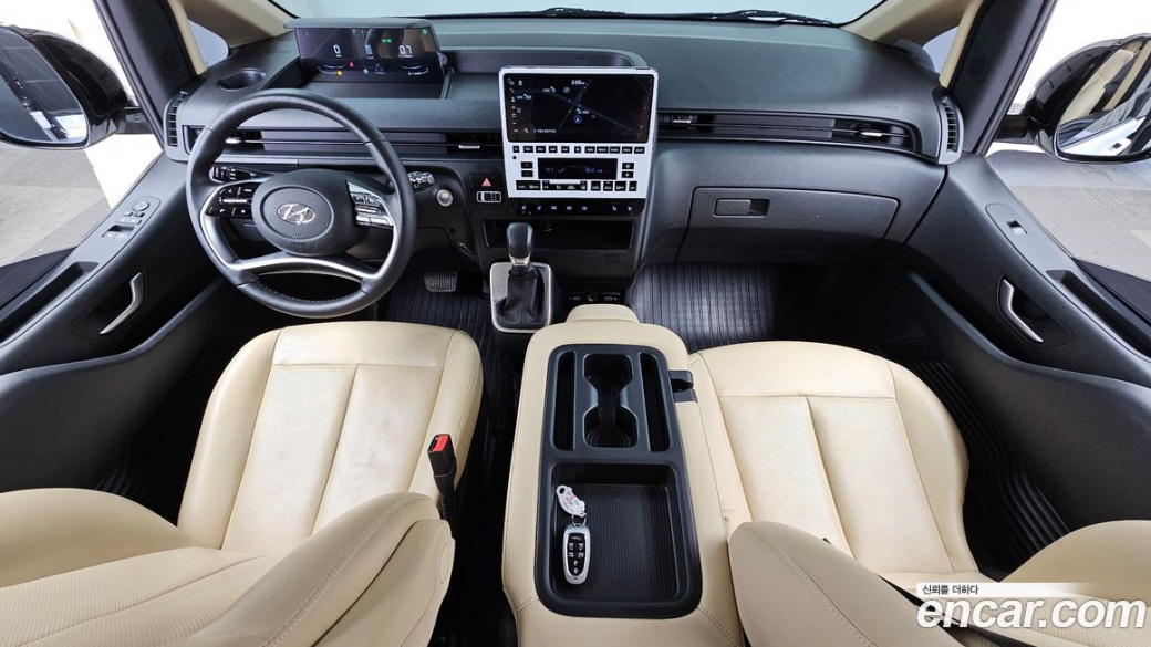 Hyundai Staria 4WD Tourer 9-Seater, 2024