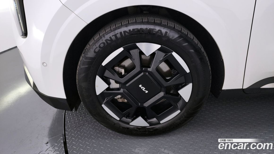 Kia Carnival 9-Seater Signature, 2024