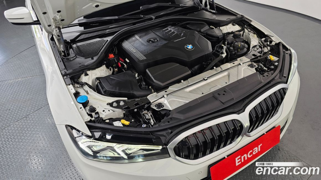 BMW 3-Series 320i, 2023