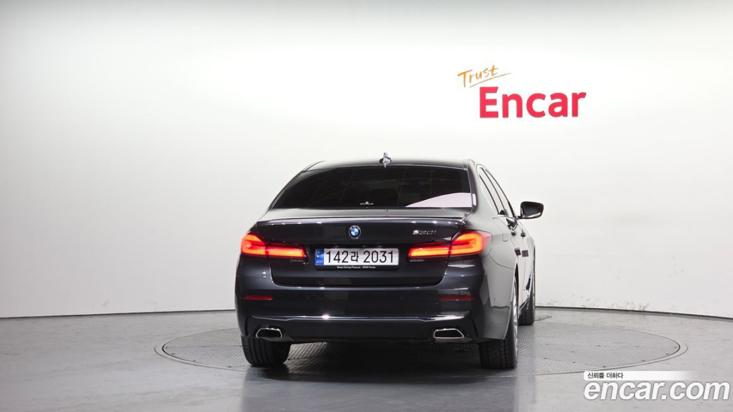 BMW 5-Series 530i Luxury, 2022