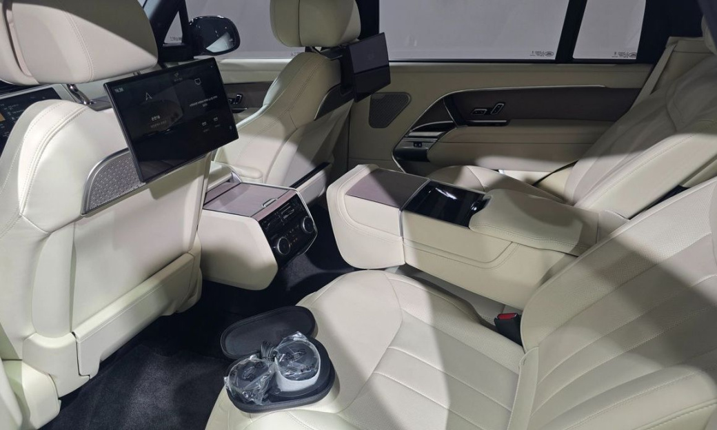 Land Rover Range Rover D350 Autobiography Long Wheel Base, 2025