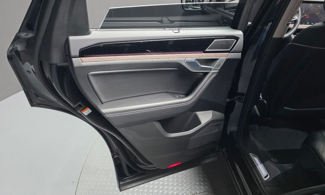 Volkswagen Touareg 3.0 TDI Prestige, 2024