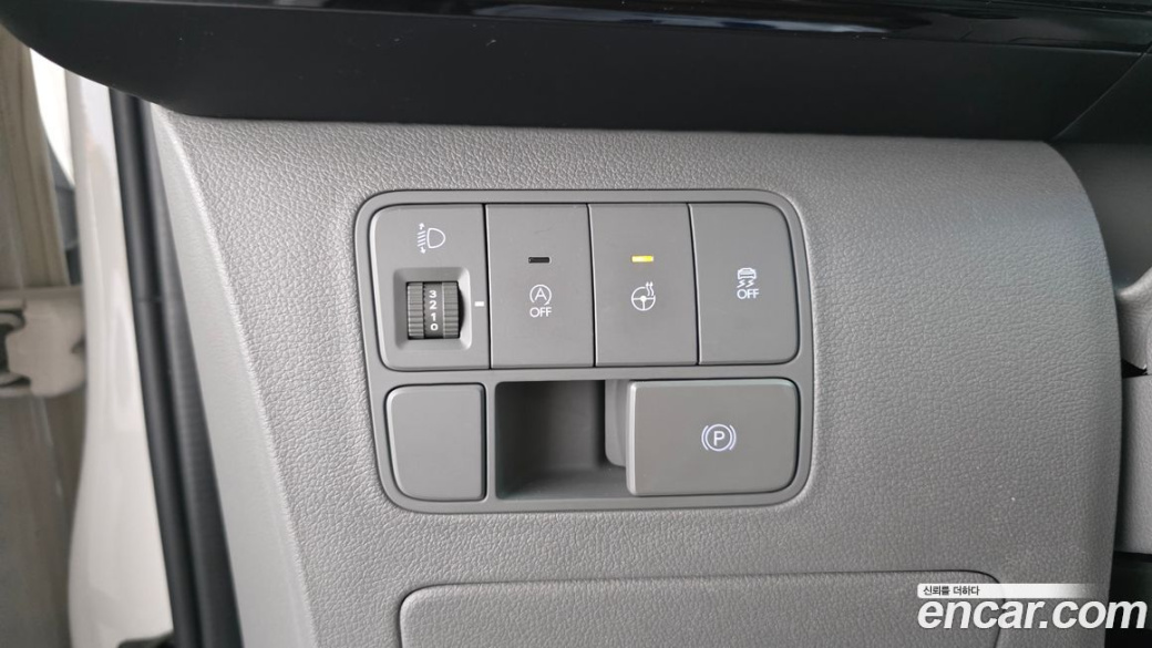 Hyundai Staria Lounge 9-Seater, 2022
