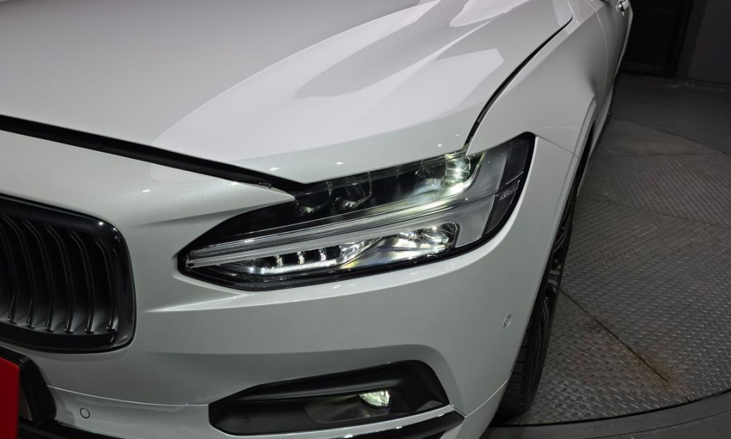 Volvo S90 B6 AWD Ultra Bright, 2023