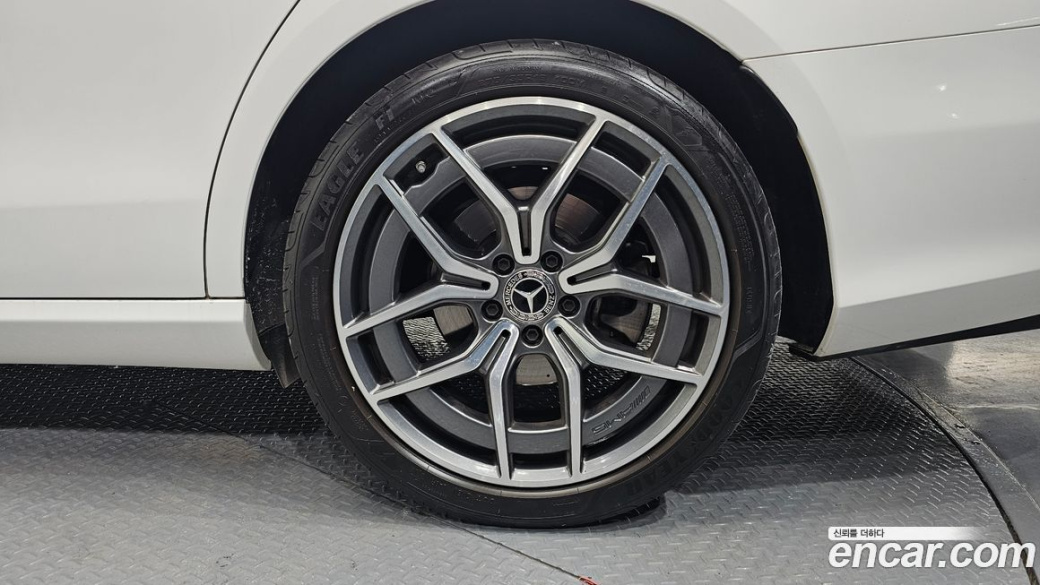 Mercedes-Benz E-Class E220d 4MATIC AMG Line, 2022