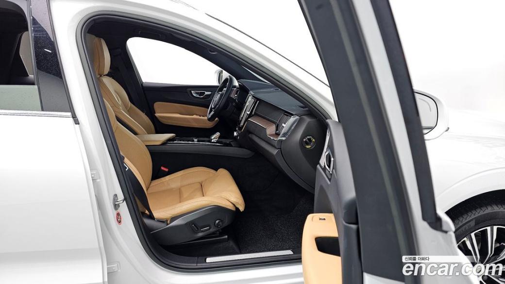 Volvo XC60 B5 Inscription, 2022