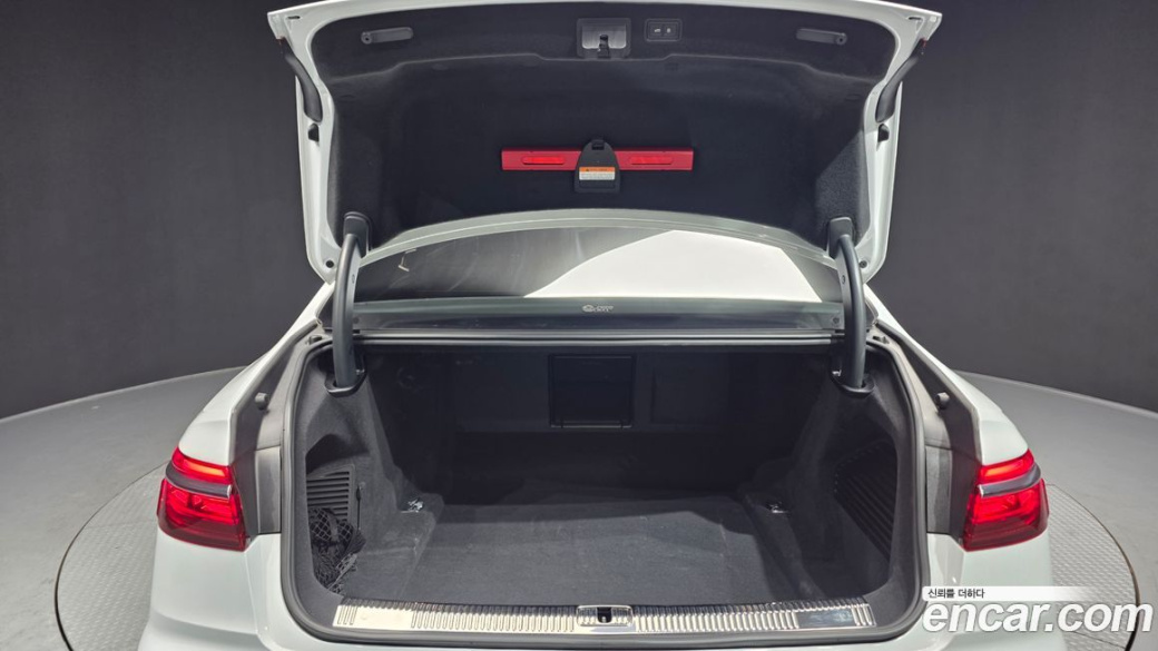 Audi A8 55 TFSI Quattro Premium LWB, 2023