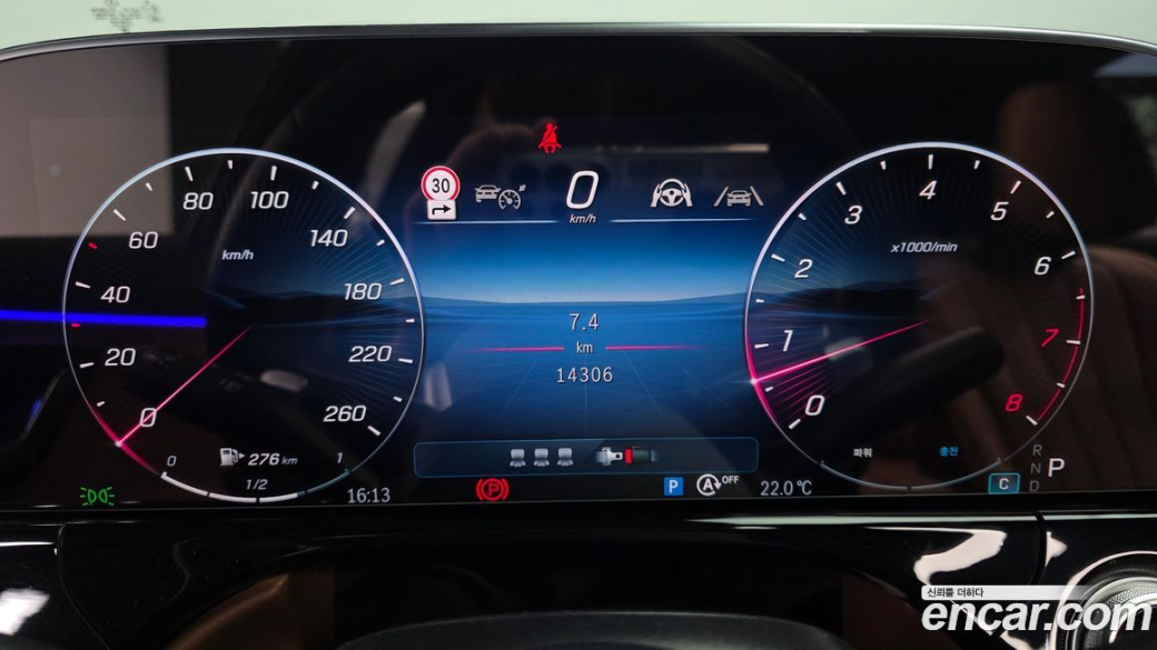 Mercedes-Benz E-Class E300 4MATIC AMG Line, 2025