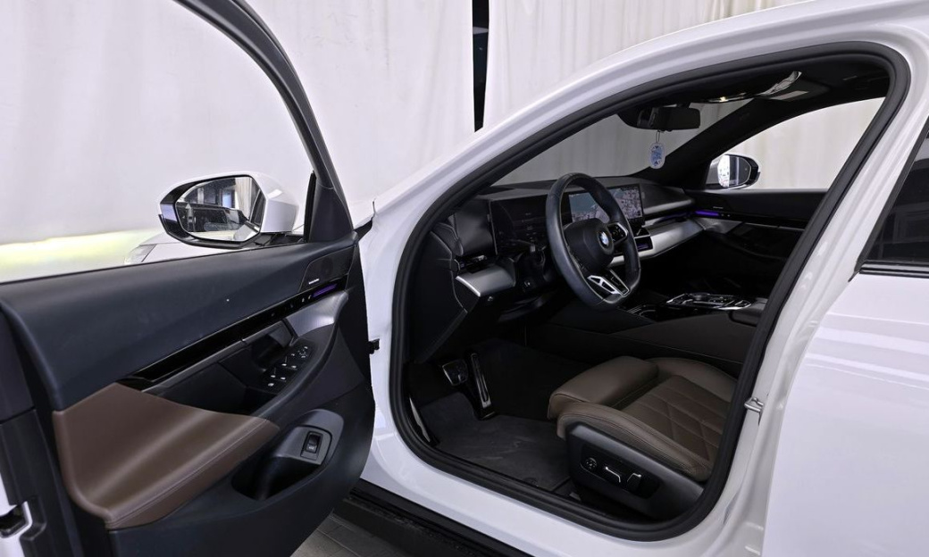 BMW 5-Series 520i M Sport, 2024
