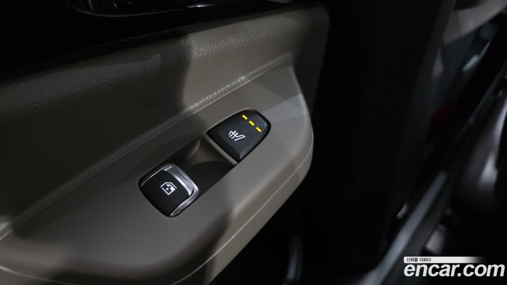 Kia Carnival 9-Seater Signature, 2025