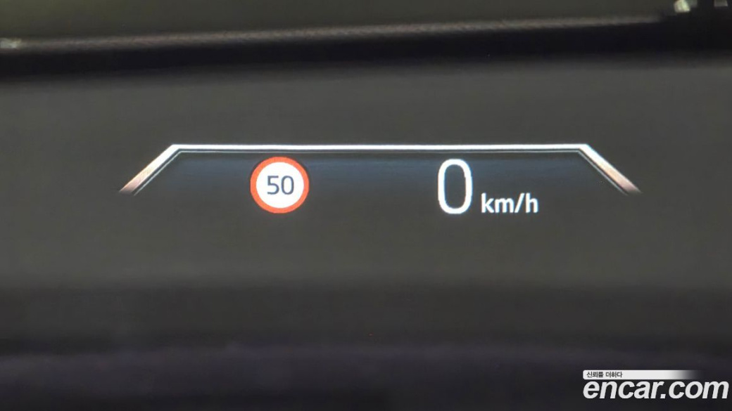 BMW 2-Series 220i Luxury, 2024