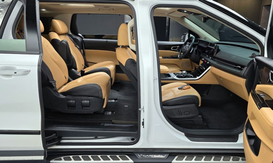 Kia Carnival 7-Seater Signature, 2022