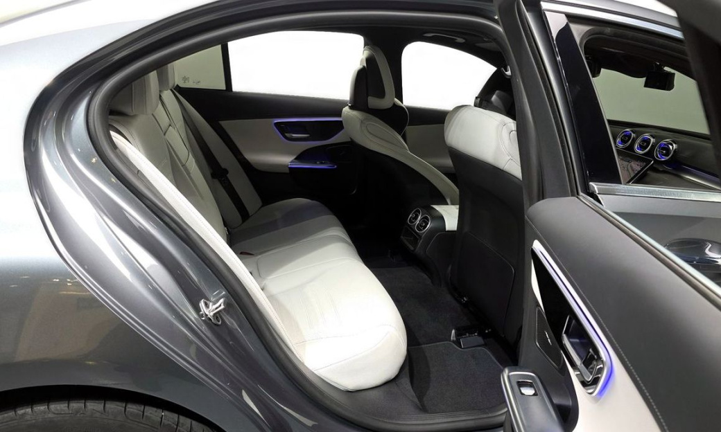 Mercedes-Benz C-Class C300 AMG Line, 2022