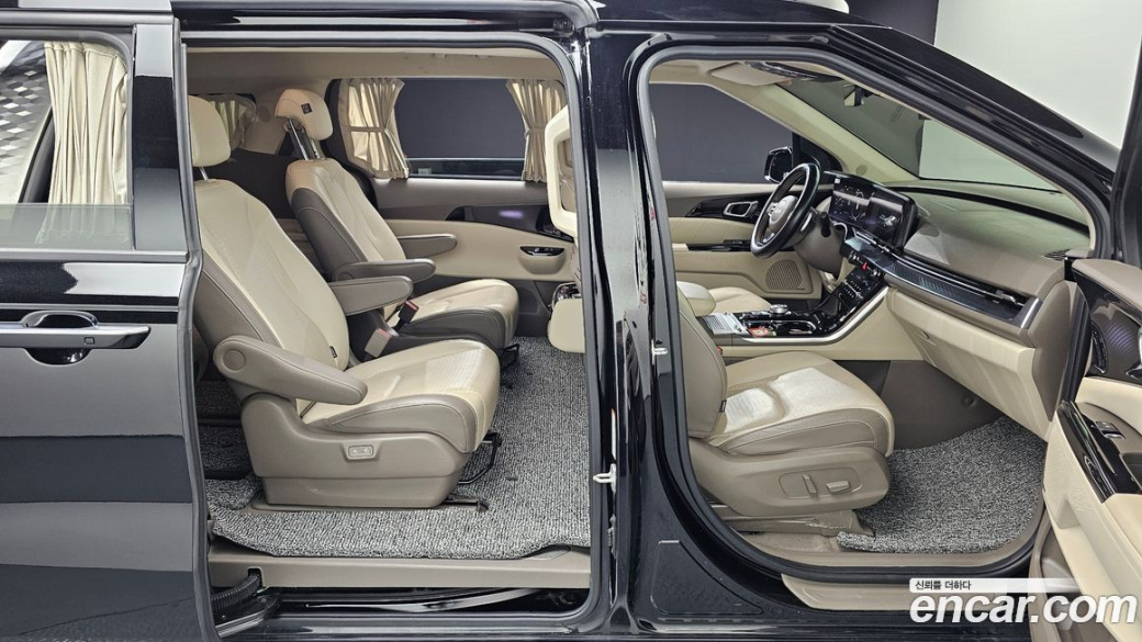 Kia Carnival 9-Seater Hi-Limousine, 2023