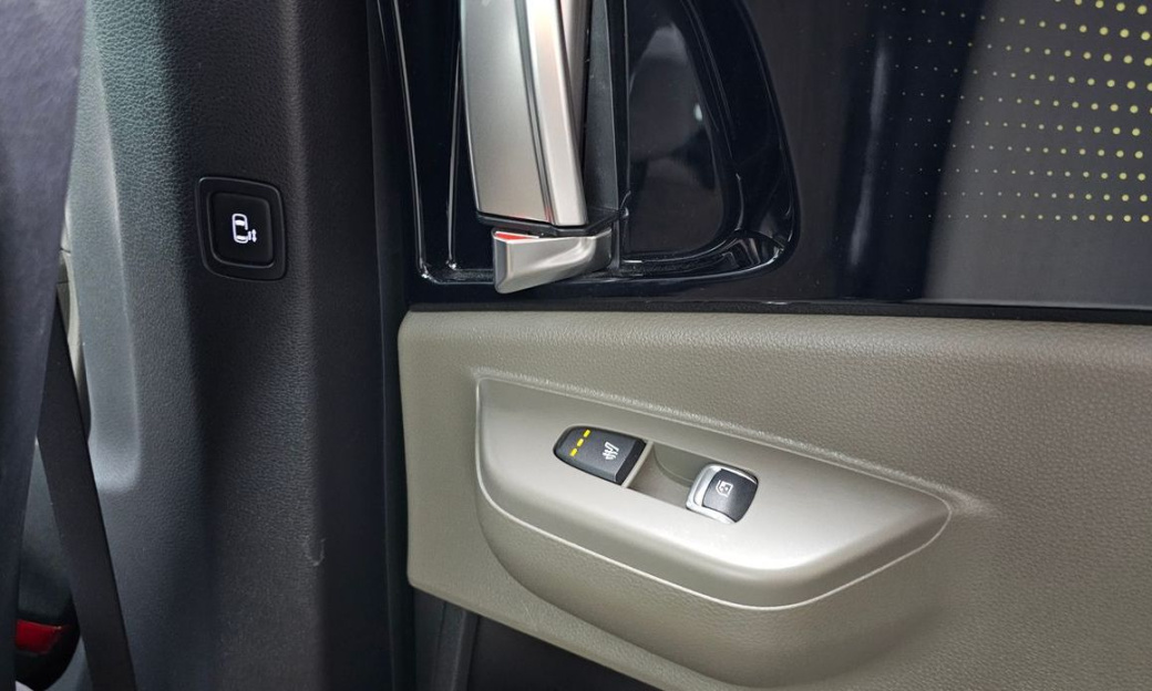 Kia Carnival 9-Seater Signature, 2025