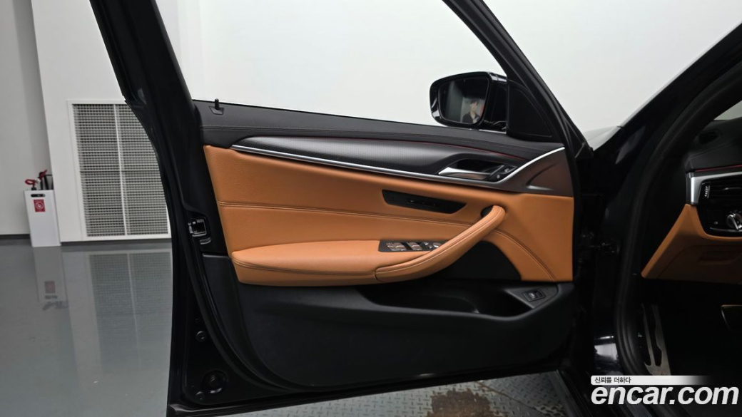 BMW 5-Series 520i M Sport, 2023