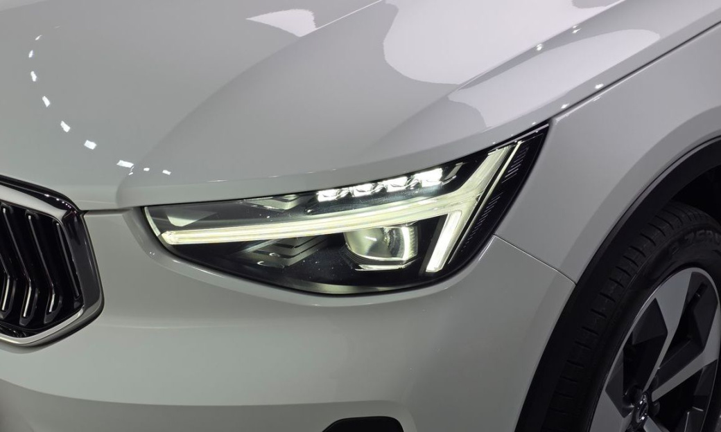 Volvo XC40 B4 Ultimate Bright, 2024