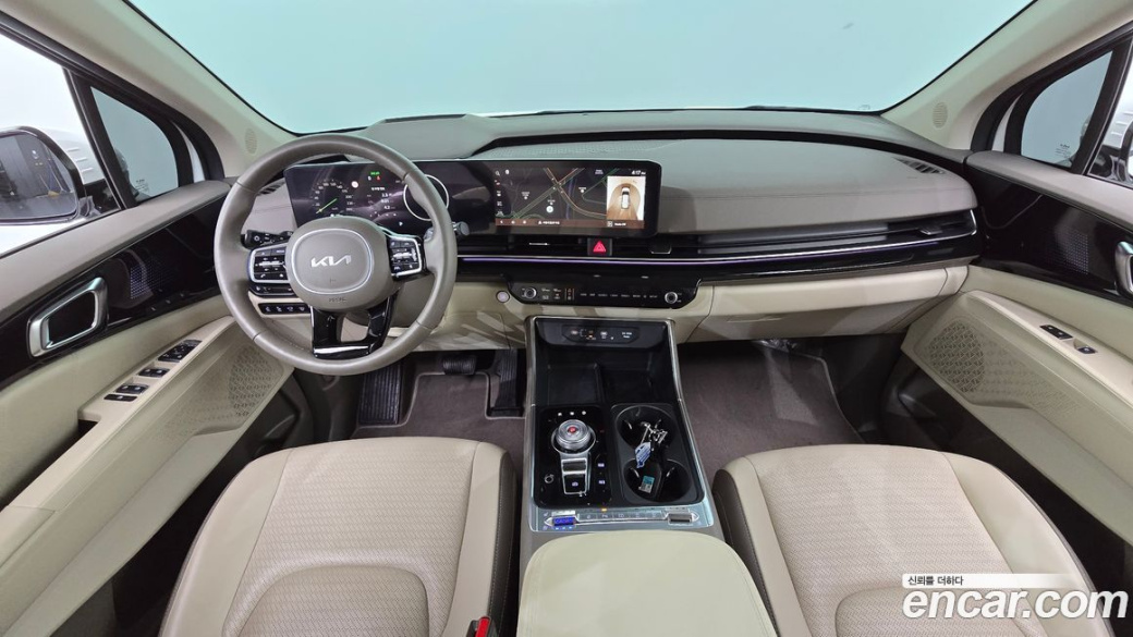 Kia Carnival 7-Seater Signature, 2024