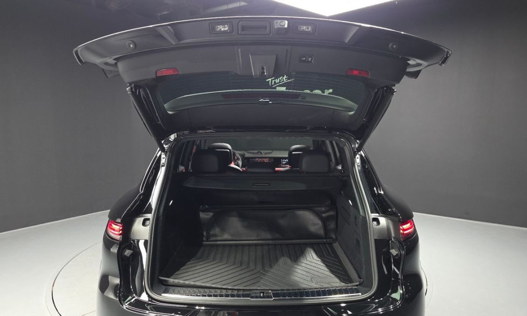 Porsche Cayenne 3.0, 2024
