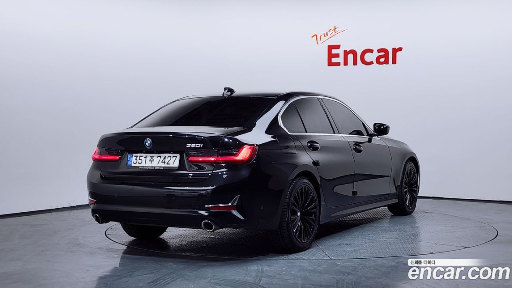 BMW 3-Series 320i Luxury, 2022