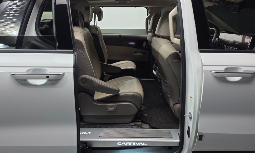 Kia Carnival 9-Seater Signature, 2023