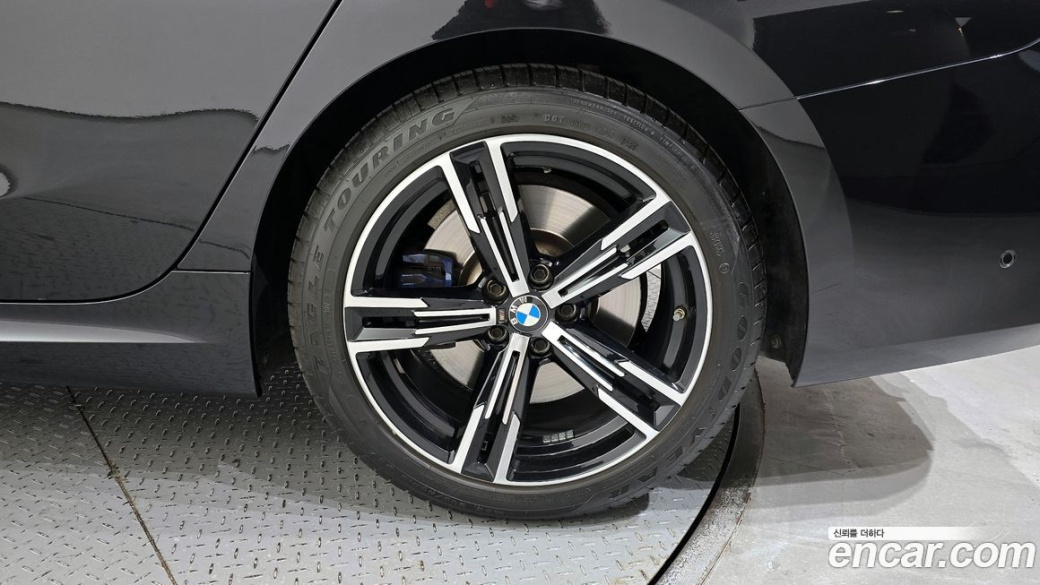 BMW 3-Series 320i M Sport, 2023