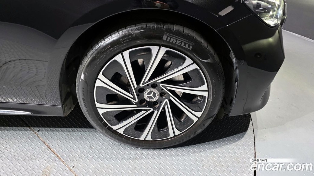 Mercedes-Benz E-Class E300 4MATIC Exclusive, 2024
