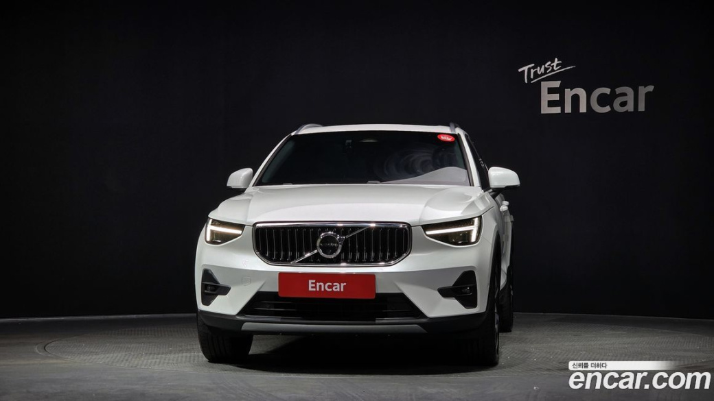 Volvo XC40 B4 Ultimate Bright, 2024