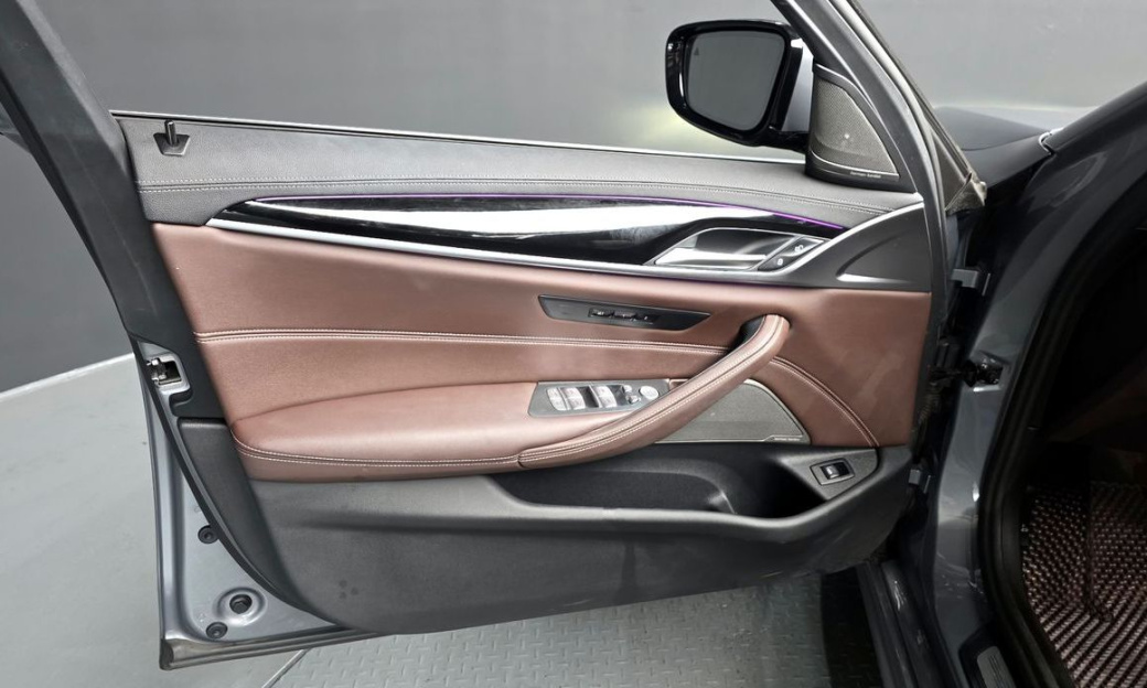 BMW 5-Series 530i M Sport Package, 2023