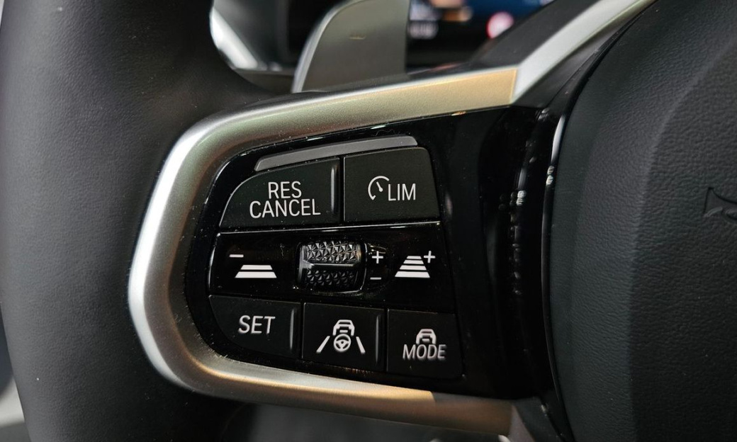 BMW 3-Series 320i M Sport, 2025