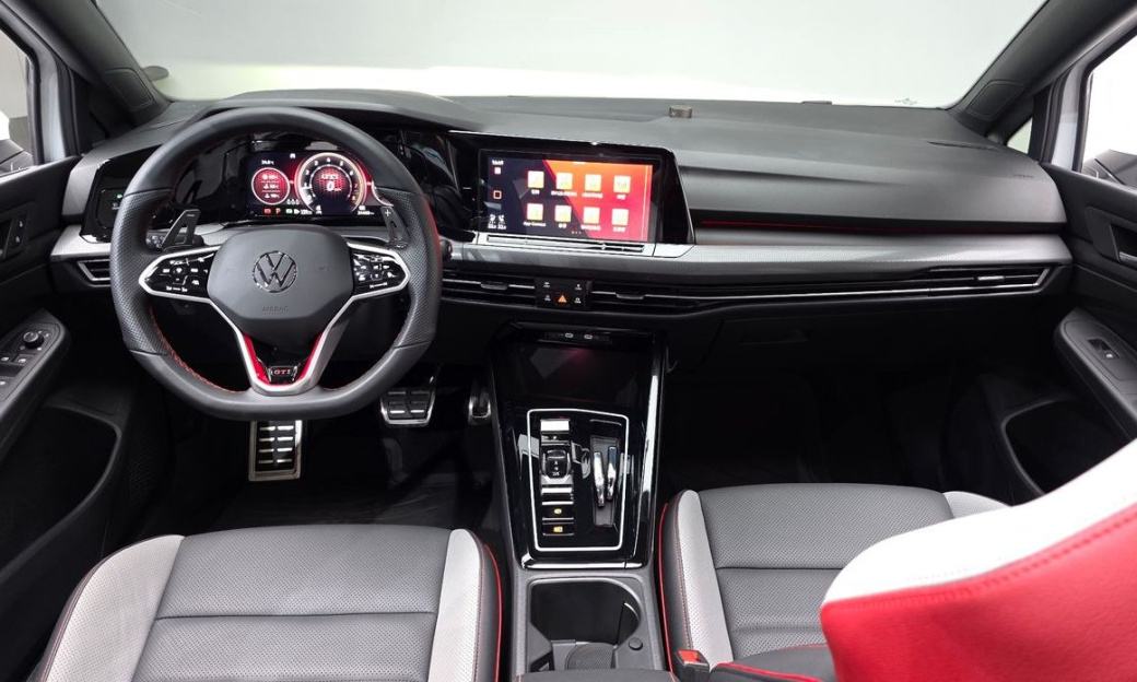 Volkswagen Golf 2.0 GTI, 2024