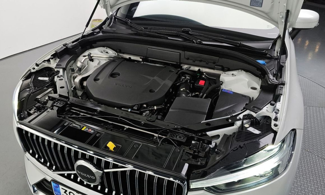Volvo XC60 B6 Ultra Bright, 2025