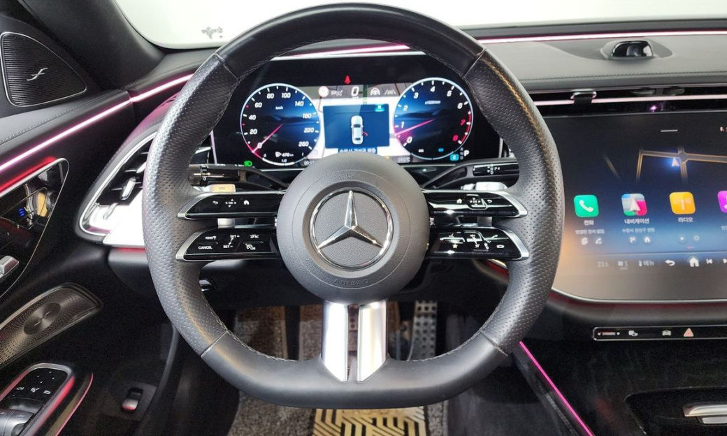Mercedes-Benz E-Class E300 4MATIC AMG Line, 2024