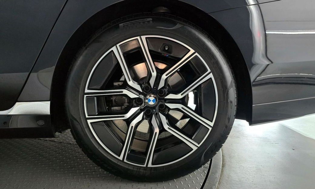 BMW 7-Series 740i xDrive M Sport, 2025