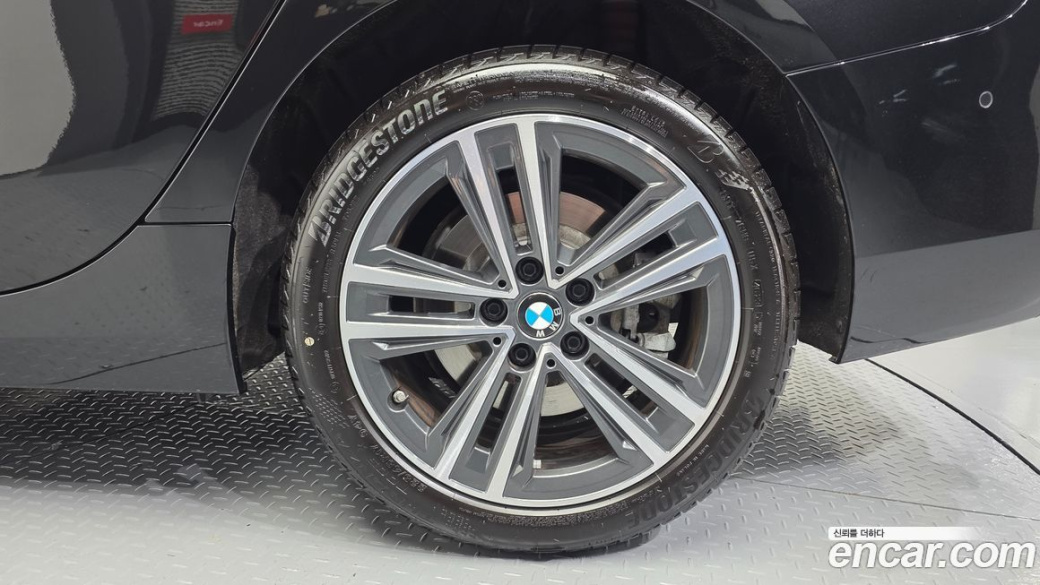 BMW 2-Series 220i Sport, 2024