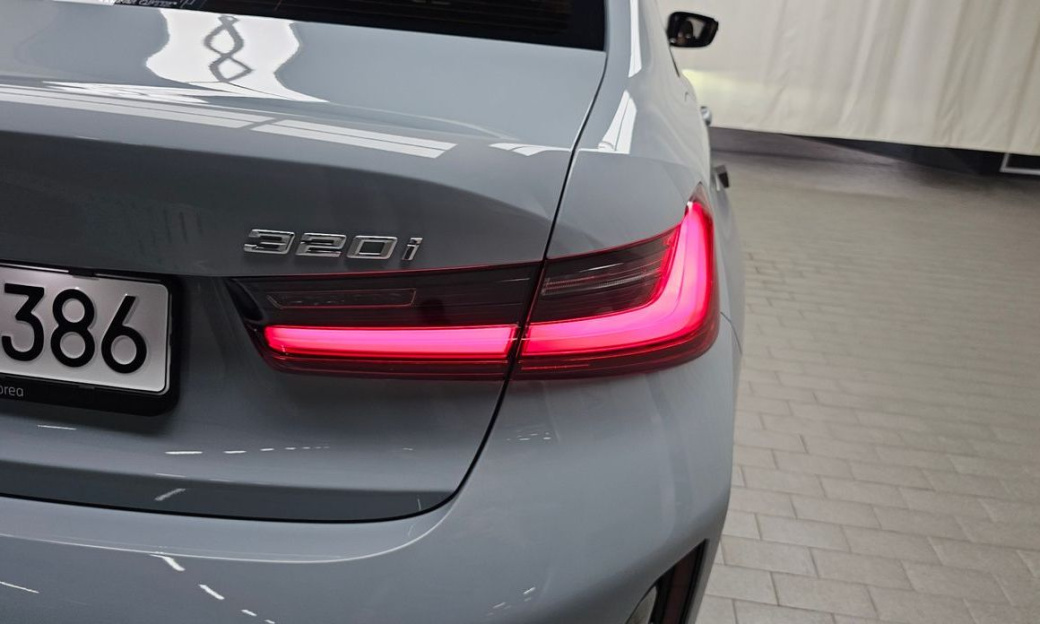 BMW 3-Series 320i M Sport, 2025