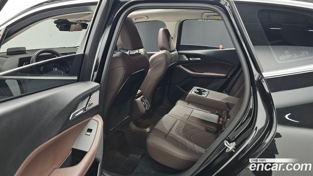 BMW 2-Series 220i Luxury, 2024