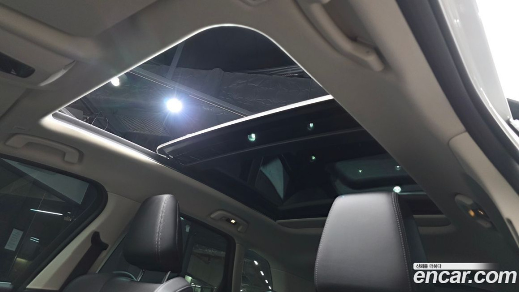 BMW 2-Series 220i Luxury, 2023