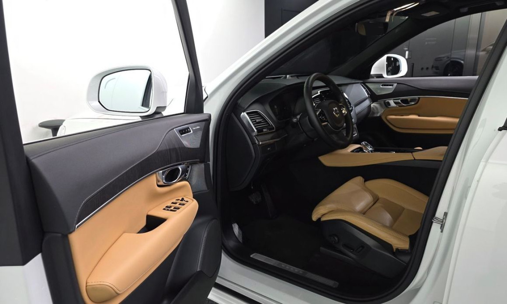 Volvo XC90 B6 Ultra Bright, 2025