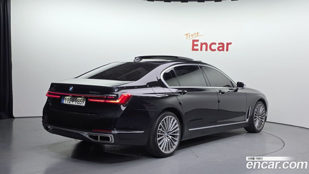 BMW 7-Series 740Li xDrive Design Pure Excellence, 2022