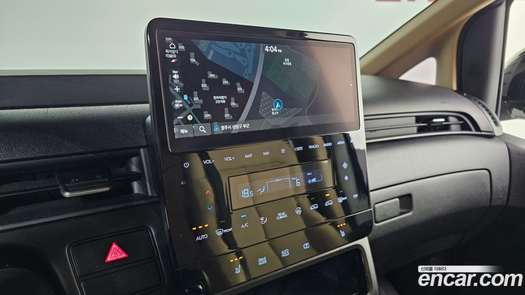 Hyundai Staria Tourer 11-Seater, 2023