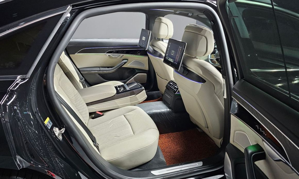 Audi A8 55 TFSI Quattro Premium LWB, 2022