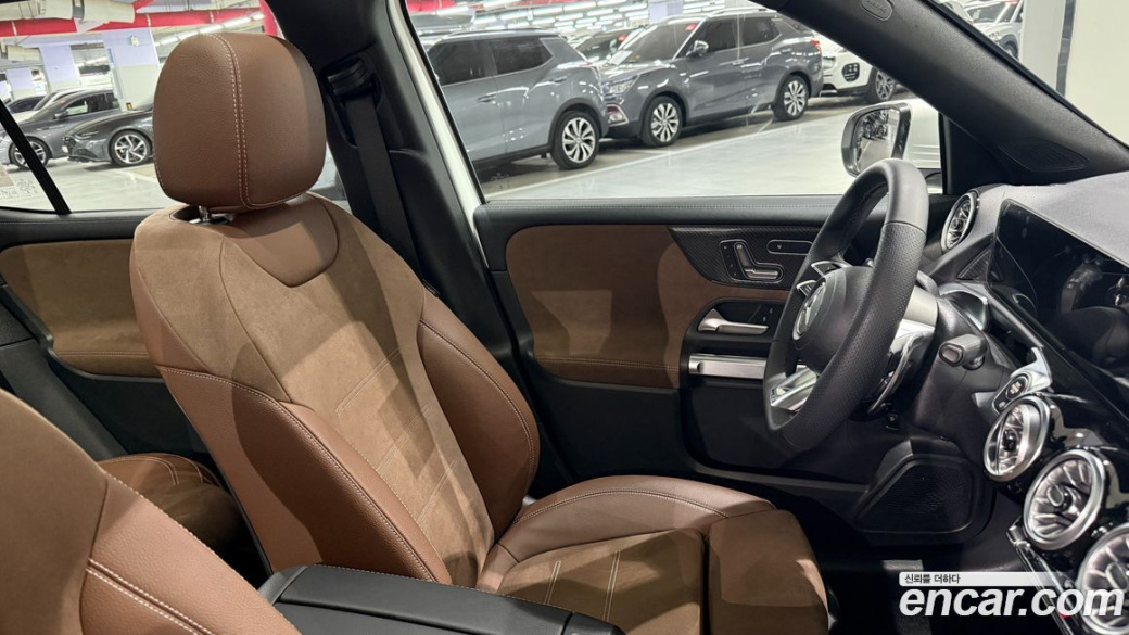 Mercedes-Benz GLB-Class AMG GLB35 4MATIC, 2025